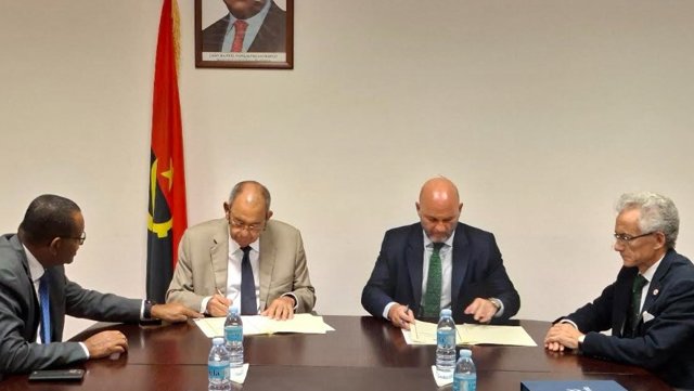Navantia Firma Un Contrato Para Modernizar Dos Patrulleros De La Marina De Angola
