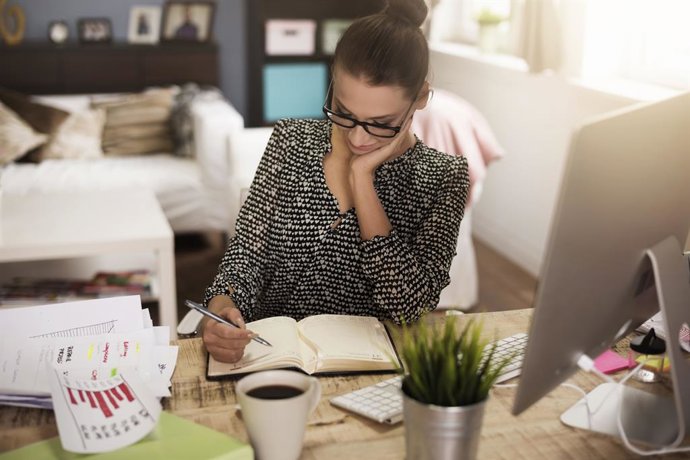 Más de 1 de cada 5 españoles pierde el sueño por sus finanzas