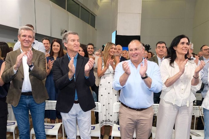 Archivo - Tellado, con Feijóo, Rueda y Prado en un acto en Galicia.