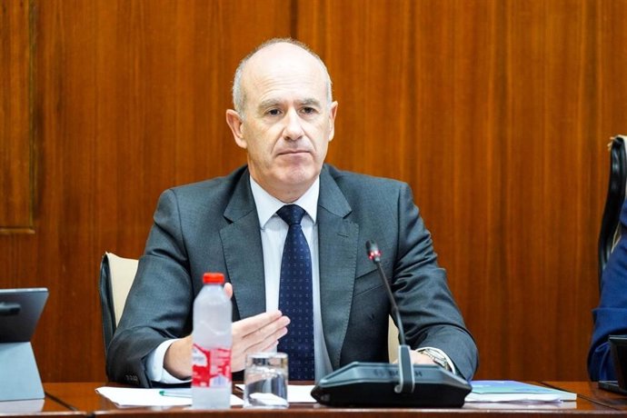 El director del Consejo de Transparencia y Protección de Datos de Andalucía, Jesús Jiménez, comparece en comisión parlamentaria.