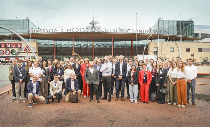 Representantes das instituições e empresas participantes do consórcio EXIT-CVD em Groningen