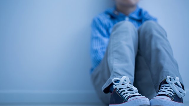 Archivo - Imagen de un adolescente en soledad.