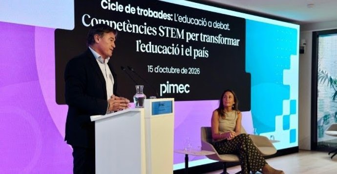 La consellera de Educación y FP, Esther Niubó, y el presidente de Pimec, Antoni Cañete