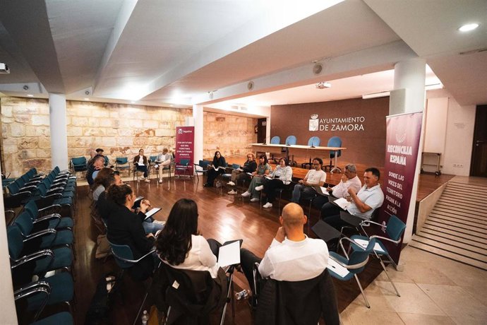 Asistentes a la jornada del sector primario de la Alhóndiga.
