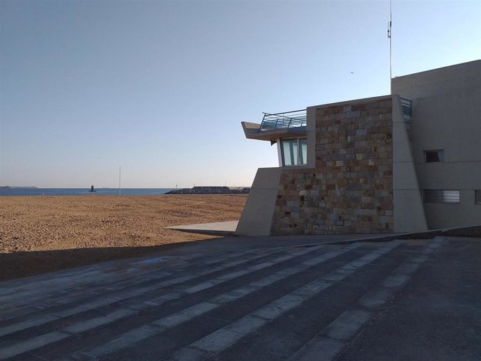 Archivo - Caseta de Salvamento de la playa de Poniente