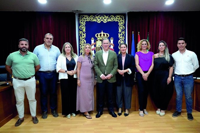 Foto de familia del equipo de gobierno de Burguillos