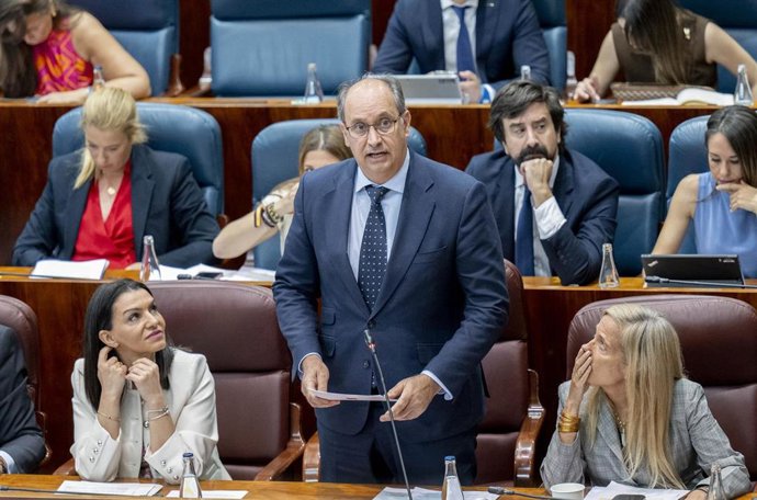 Archivo - El consejero de Digitalización, Miguel López-Valverde Argüeso, durante un pleno de la Asamblea de Madrid, a 11 de junio de 2026, en Madrid (España). 