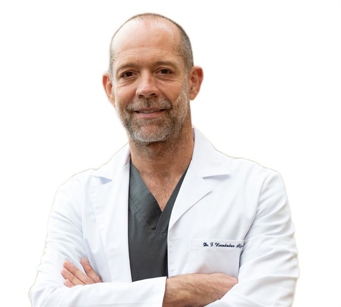 El doctor y profesor catedrático en el área de Cirugía Oral y Maxilofacial de la Universitat Internacional de Catalunya (UIC), Federico Hernández-Alfaro
