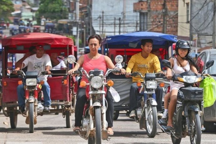 Archivo - Perú.- Mototaxistas deberán presentar registro de propiedad y licencia de conducir en la selva