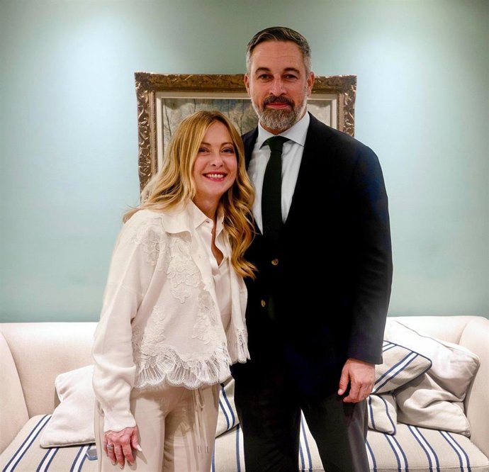 El presidente de Vox, Santiago Abascal, se ha reunido este jueves en Bruselas con la primera ministra italiana, Giorgia Meloni.