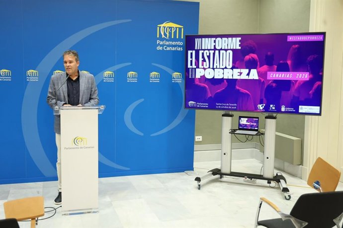 El vicepresidente de EAPN Canarias, Fernando Rodríguez, en la presentación el informe anual en el Parlamento de Canarias