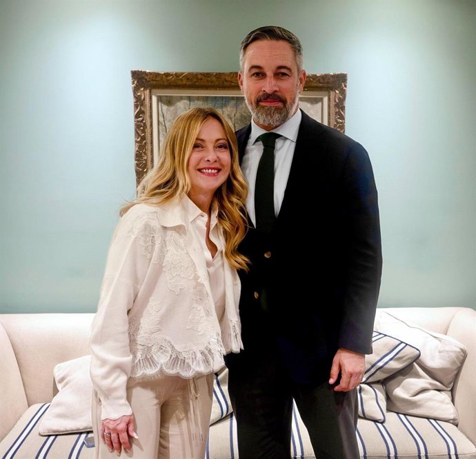 El president de Vox, Santiago Abascal, s'ha reunit este dijous a Brussel·les amb la primera ministra italiana, Giorgia Meloni.