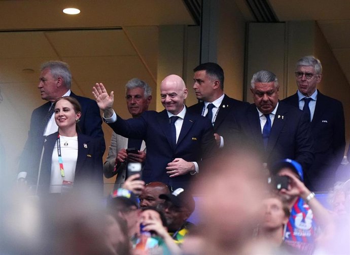 Archivo - Gianni Infantin saluda durante un partido del Mundial 2026
