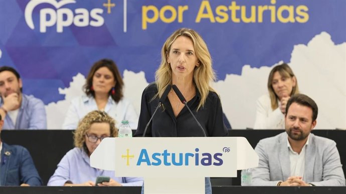 La diputada del PP en el Congreso Cayetana Álvarez de Toledo, interviene en un acto del partido en Oviedo.