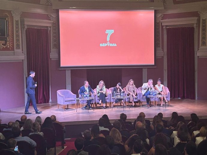 Presentación del modelo televisivo de 'La Séptima' en el Ateneo de Madrid.