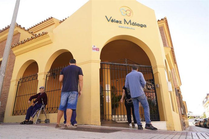 Imagen de la residencia donde han fallecido dos personas tras desplomarse un ascensor en una residencia de mayores de Vélez-Málaga.
