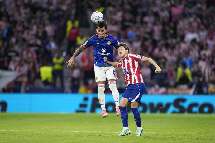 Lisandro Martinez of Manchester United and Kang-in Lee of Atletico de Madrid in action during the UEFA Champions League 2026/27 League Phase MD2 match between Atletico de Madrid and Manchester United at Estadio Metropolitano on October 13, 2026 in Madrid,