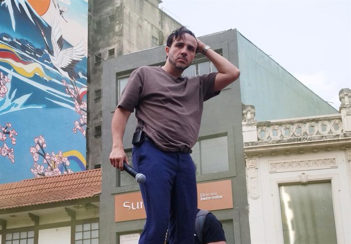 3 de outubro de 2026, São Paulo, São Paulo, Brasil: São Paulo (SP), 03/10/2026 — Política/Campanha/Presidente — O candidato à presidência pelo Partido Missão, Renan Santos, caminha entre a Liberdade e o Largo São Francisco em seu último evento de campanha