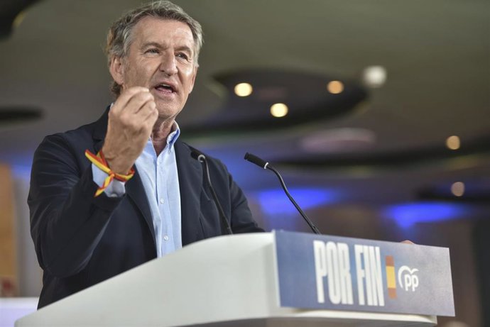 El presidente del Partido Popular, Alberto Núñez Feijóo, interviene en un acto del PP de Aragón, a 13 de octubre de 2026, en Huesca, Aragón (España).
