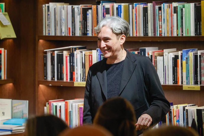 La exalcaldesa de Barcelona Ada Colau durante la presentación del libro del eurodiputado de los Comuns Jaume Asens 'Gaza després d'Auschwitz', a 15 de octubre de 2026, en Barcelona, Catalunya (España). El ensayo combina el análisis geopolítico con la memo