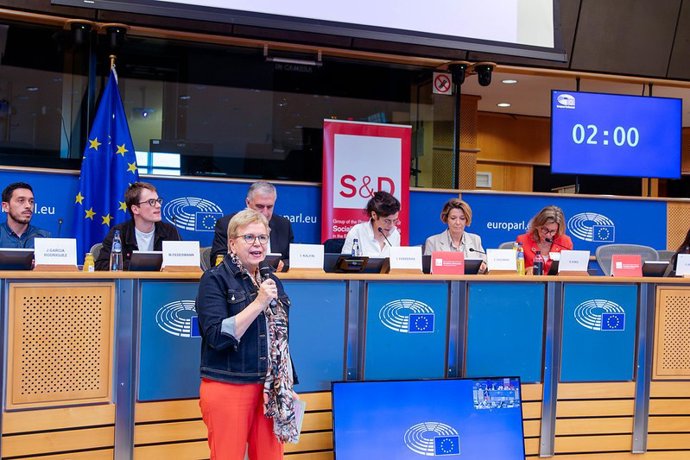 The S&D Group called on the European Commission, Member States, employers and social partners to establish binding rules now for safe, fair and quality jobs.