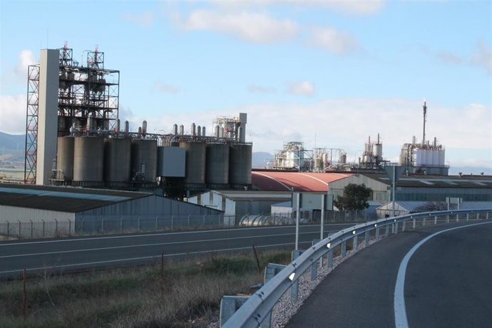 Archivo - Complejo petroquímico de Repsol en Puertollano.