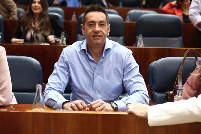 Archivo - Arquivo - O deputado do Más Madrid, Emilio Delgado, durante uma sessão plenária na Assembleia de Madri, em 21 de maio de 2026, em Madri (Espanha). A política nacional volta a ser o foco da sessão plenária da Assembleia de Madri depois que, nesta