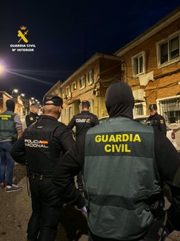 Desmantelada en Salamanca una banda especializada en robos de turismos para cometer 'alunizajes' .