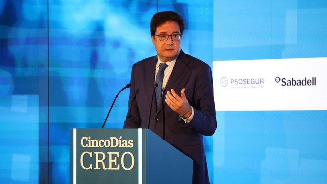 El ministro para la Transformación Digital, Óscar López, durante la tercera edición del Foro CREO, en el Hotel Westin Palace de Madrid, a 14 de octubre de 2026, en Madrid (España). El foro, que ha sido organizado por el diario Cinco Días, se celebra los d