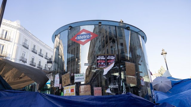 Acampada por la vivienda, en la Puerta del Sol, a 15 de octubre de 2026, en Madrid (España).