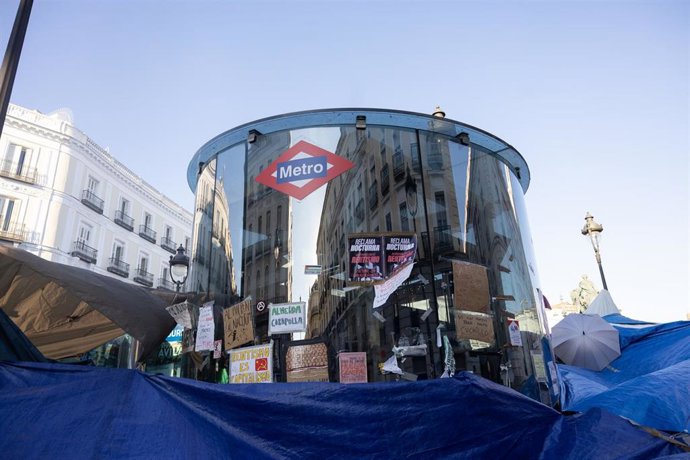 Acampada por la vivienda, en la Puerta del Sol, a 15 de octubre de 2026, en Madrid (España). 
