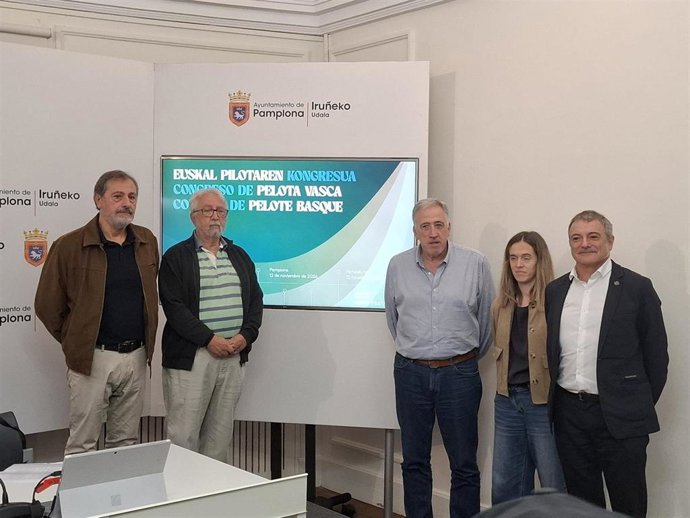 Presentación del primer Congreso Internacional de Pelota Vasca que se celebrará el 12 de noviembre en el frontón Labrit de Pamplona.