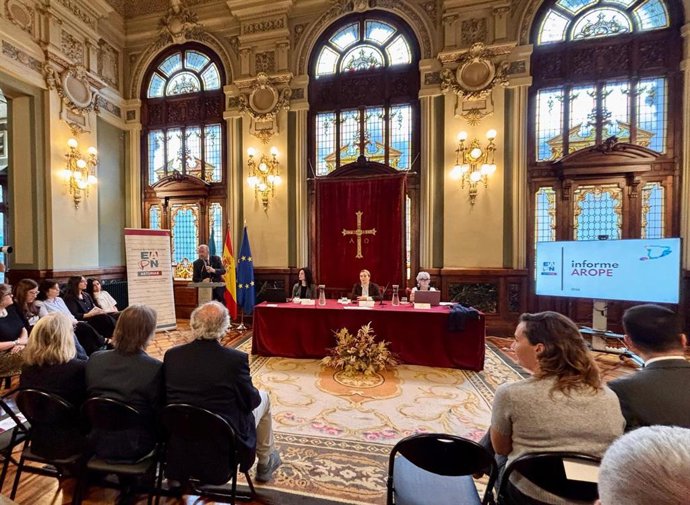 La Red Europea de Lucha contra la Pobreza y la Exclusión Social en Asturias (EAPN-AS) presenta su XVI Informe 'El Estado de la Pobreza en España y Asturias. Seguimiento de los indicadores de la Agenda 2030 UE. Sala Europa de la Junta General.