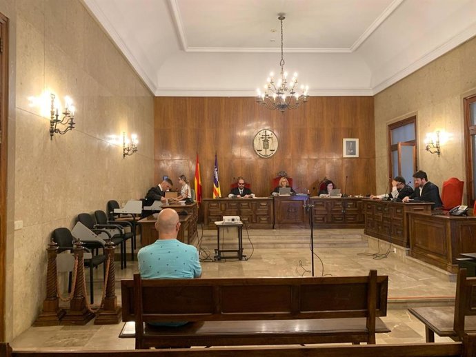 Condenado por intentar matar a su mujer a cuchilladas en Palma