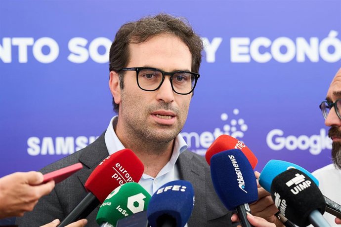 Archivo - El vicepresidente primero y titular de Economía, Carlos Cuerpo.