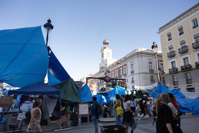 Acampada por la vivienda, en la Puerta del Sol, a 15 de octubre de 2026, en Madrid (España).