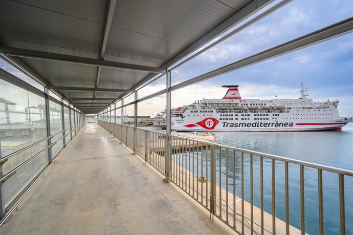 Pasarela 6 en el Muelle de Ribera II del Puerto de Almería.