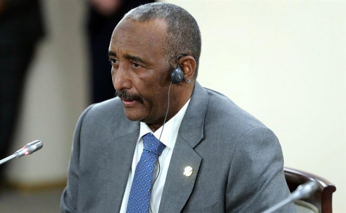 Archivo - FILED - 23 October 2019, Russia, Sochi: Chairman of the Sovereignty Council of Sudan Abdel Fattah al-Burhan meets with Russian President Vladimir Putin (not pictured) during the Russia-Africa summit. Photo: -/Kremlin/dpa - ATTENTION: editorial u