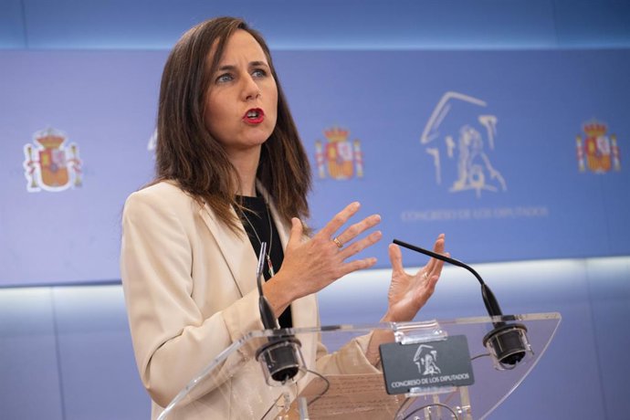 A secretária-geral do Podemos, Ione Belarra, durante uma coletiva de imprensa no Congresso dos Deputados, em 6 de outubro de 2026, em Madri (Espanha)