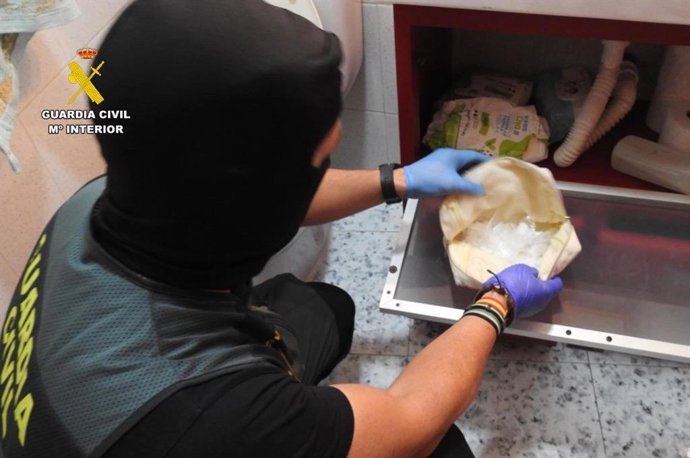 La Guardia Civil desarticula un punto de venta de cocaína en la localidad de Villaconejos, Madrid, el 7 de octubre de 2026