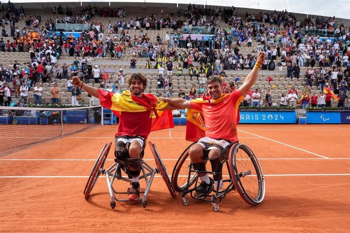 Archivo - Martín de la Puente y Daniel Caverzaschi en los Juegos Paralímpicos de París