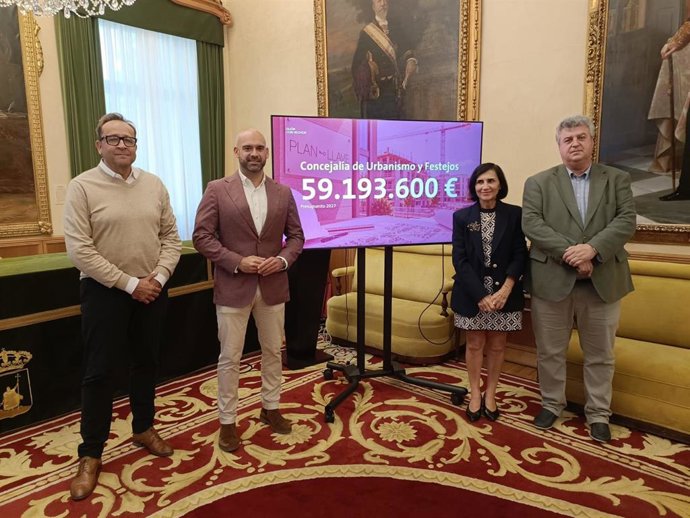El concejal de Urbanismo y Festejos del Ayuntamiento de Gijón, Jesús Martínez Salvador (segundo por la izda), presenta los presupuestos de 2027 de su Concejalía.