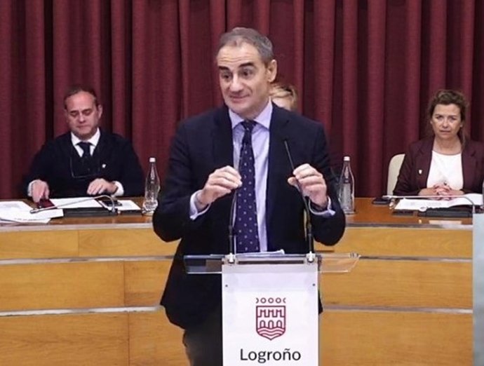 Archivo - Imagen de archivo de Miguel Sainz, portavoz del PP, en el Debate de la Ciudad anterior