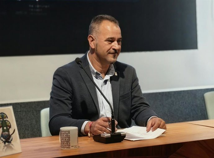 El diputado de Cultura, Arte y Patrimonio, Emilio Martínez, en la presentación de las nuevas líneas de subvenciones en el ILC.