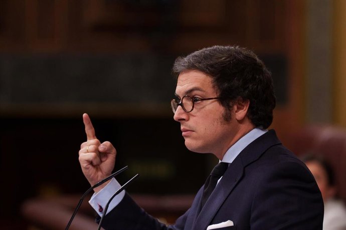 Archivo - El diputado de VOX José María Figaredo, interviene durante una sesión plenaria en el Congreso de los Diputados, a 14 de mayo de 2025, en Madrid (España). 