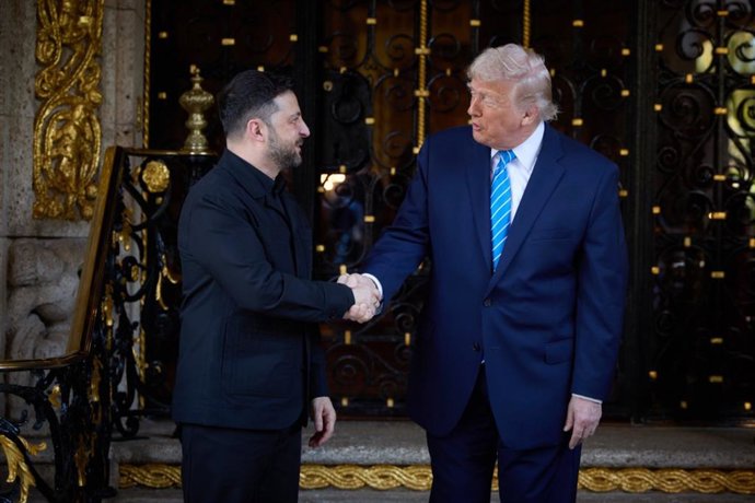 Archivo - December 29, 2025, Ukraine, Ukraine, Ukraine: US President Donald Trump met with Ukrainian President Volodymyr Zelensky for talks on ending the war between Ukraine and Russia at Trump's Mar-a-Lago resort in Palm Beach, Florida, on December 29, 2