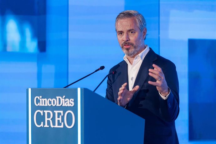 El Vicesecretario de Economía del Partido Popular, Juan Bravo, durante la tercera edición del Foro CREO, en el Hotel Westin Palace de Madrid, a 15 de octubre de 2026, en Madrid (España). 