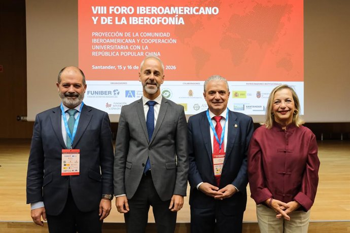 El consejero de Educación, Formación Profesional y Universidades, Sergio Silva, asiste a la apertura del VIII Foro Iberoamericano y la Iberofonía.