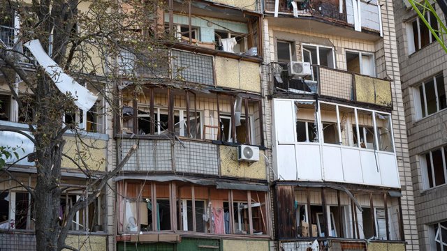 Archivo - Imagen de archivo de un edificio tras un ataque de Rusia en Ucrania.