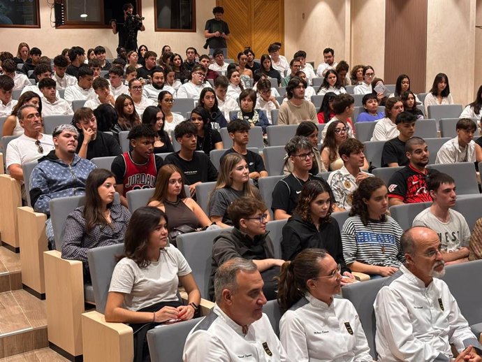 Más de 1.200 alumnos de cocina y pastelería participan en charlas para fomentar el relevo generacional